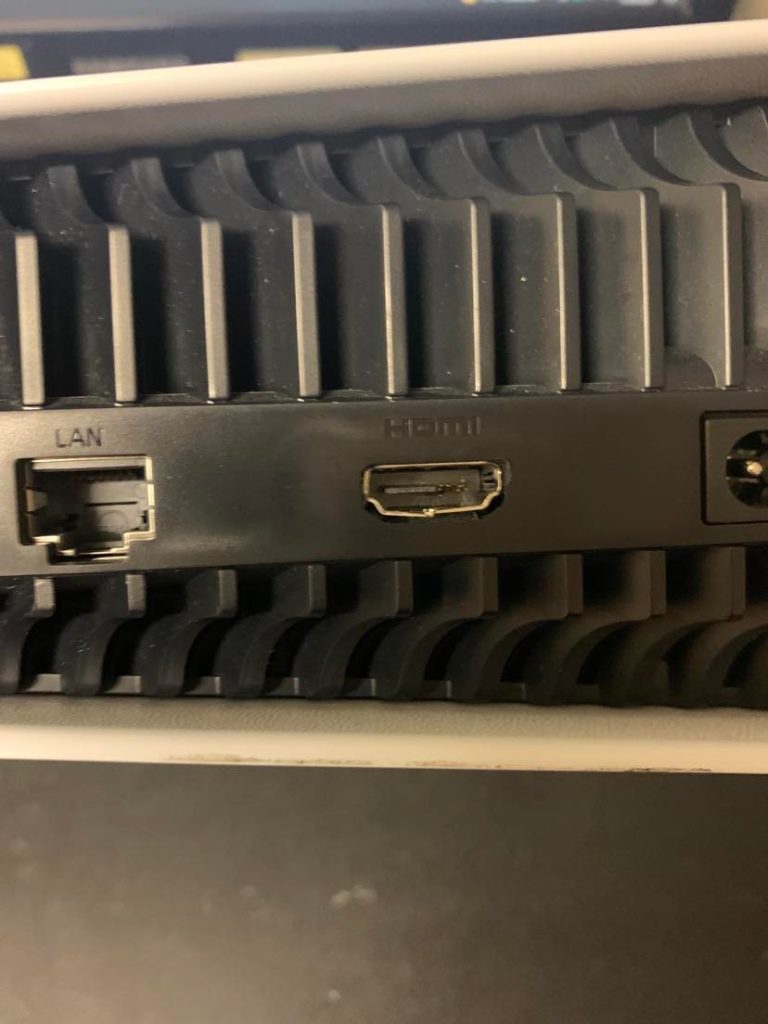 La PS5 a une faille matérielle : ses ports USB peuvent fondre - Numerama